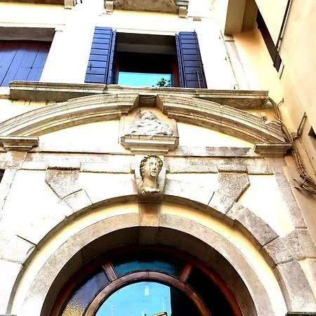 Apartment Buddhist Lion Venice