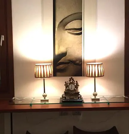 Buddhist Lion Apartment Venice